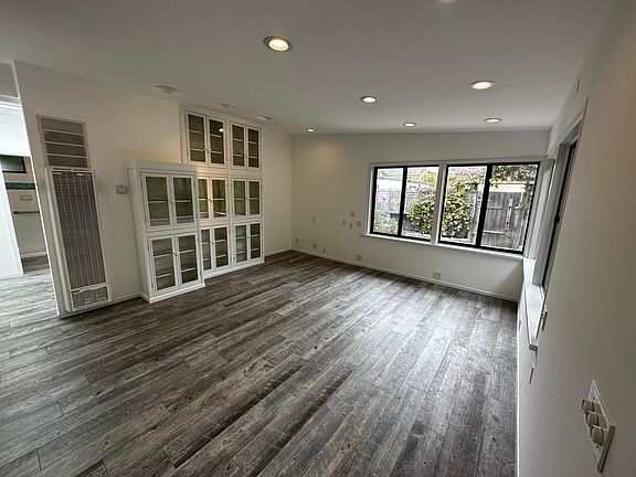 5th image of 1317 Camden Ln
