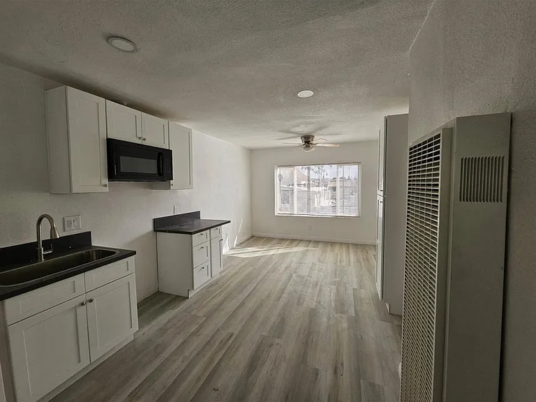 2111 W 54th St #2 — Photo 3
