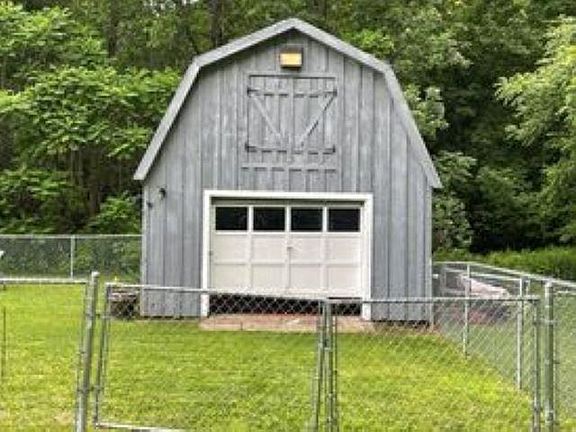 4th image of 616 Curtis St