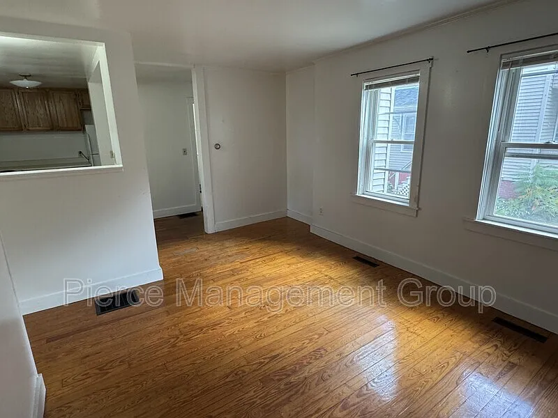 Building Photo - 26 Elm St #2