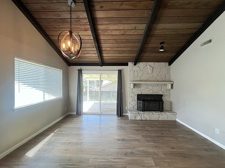 737 N Beachwood St — Photo 13