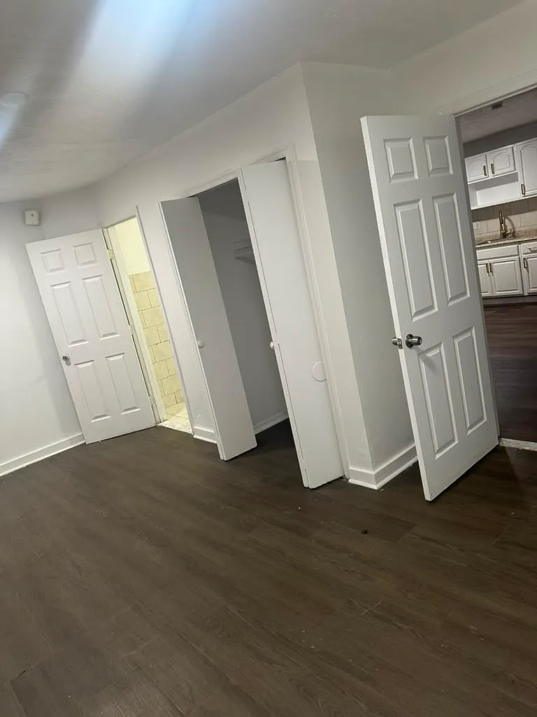1 bed, 800 sqft, $1,300 — Photo 4