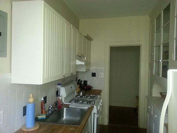 2nd image of 407 Woodstock Ave APT 3A