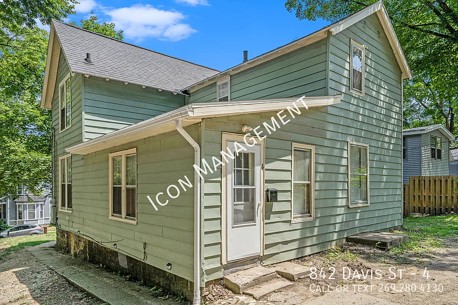 Building Photo - 842 Davis St #4