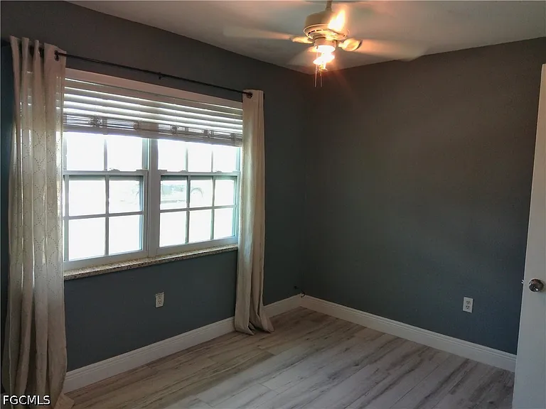893 Iris Dr — Photo 16