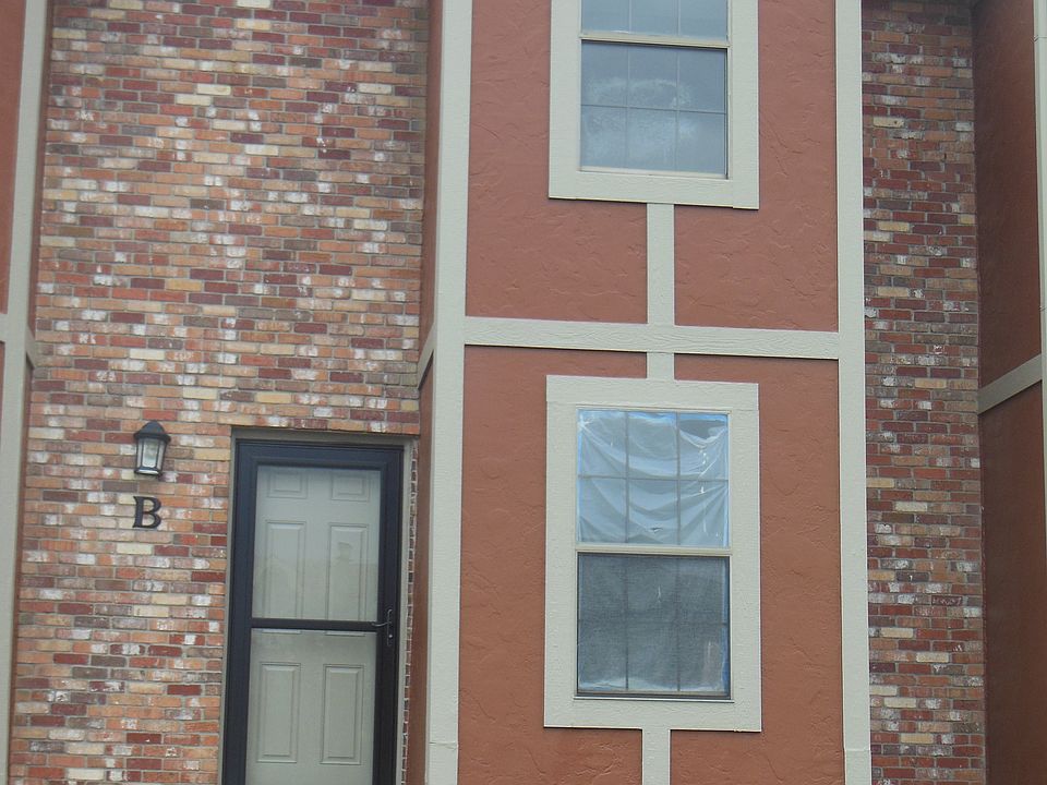 1st image of 620 NE English Manor Dr APT B