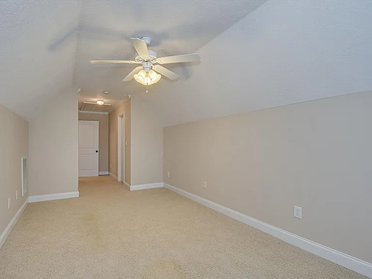 2520 Grier Cir — Photo 33