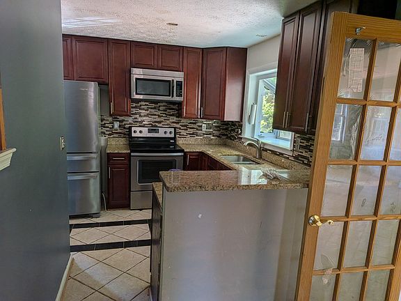 4th image of 1030 John Paul Jones Dr