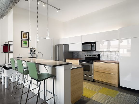 5th image of 2502 Live Oak St APT 329
