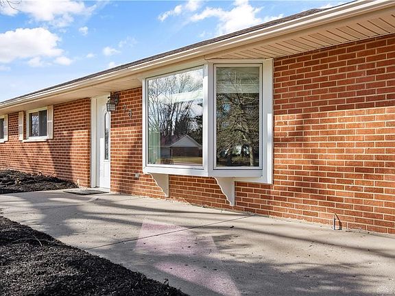 3rd image of 75 Fernwald Dr