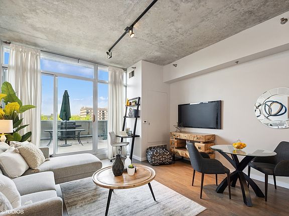 3rd image of 1620 S Michigan Ave Unit 321