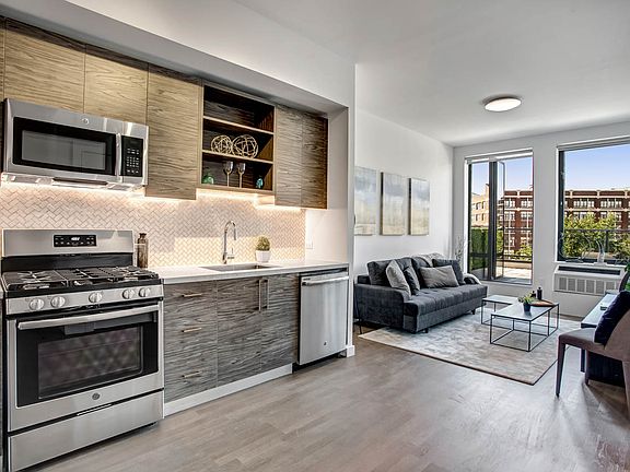 4th image of 33-01 38th Ave Unit Penthouse 1