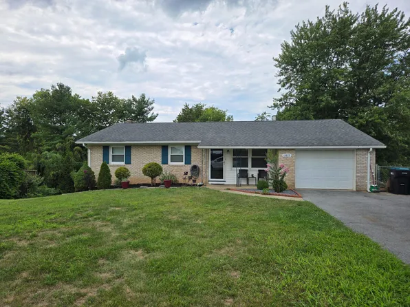 13822 Northcrest Rd, Hagerstown, MD 21742