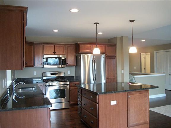 3rd image of 427 Marblewood Ln