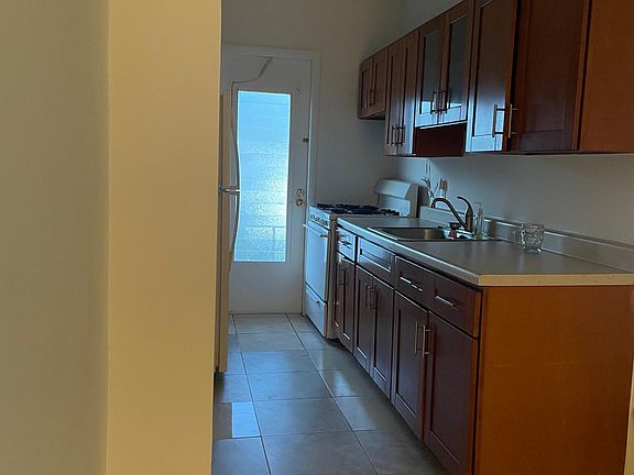 2nd image of 358 Euclid Ave APT 11