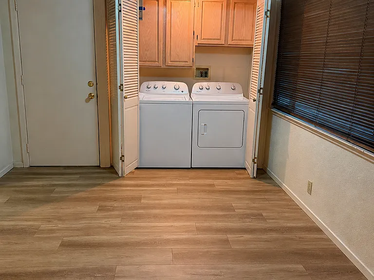 325 E Lancaster Dr — Photo 11