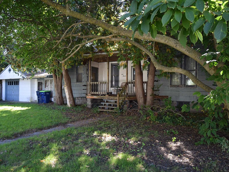 1st image of 900 E Fulton St