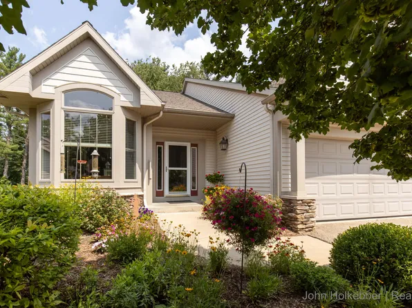 2875 Willow Lane Ct NE, Grand Rapids, MI 49525