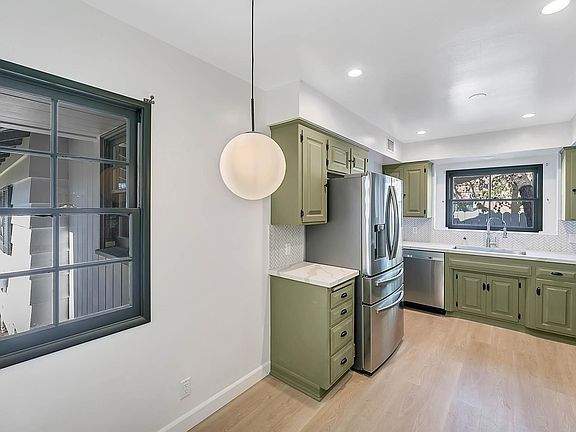 4th image of 5866 Le Sage Ave