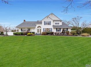 5 Galleine, Commack, NY 11725