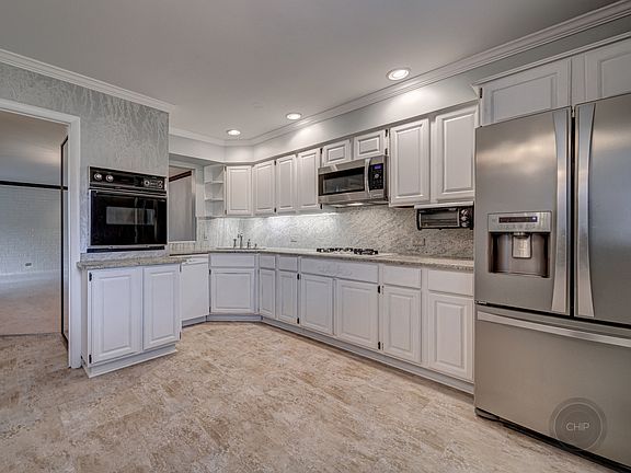 5th image of 29W339 John Bardeen Dr