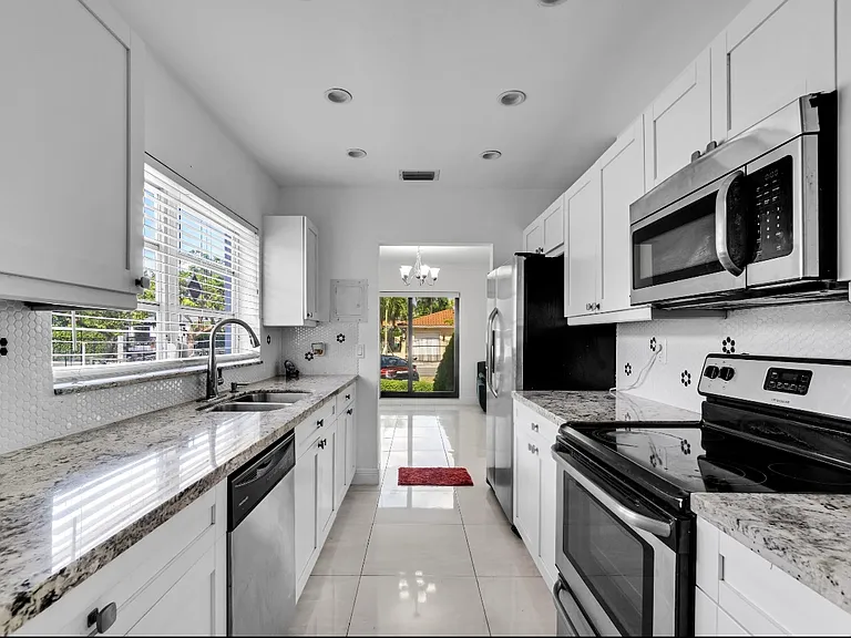 5170 SW 7th St — Photo 13