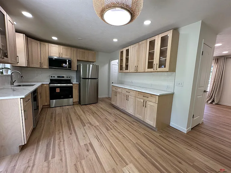 1839 W Arlington Cir — Photo 16
