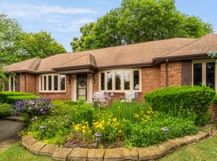 415 N Shepherd Hill Ln, McHenry, IL 60050