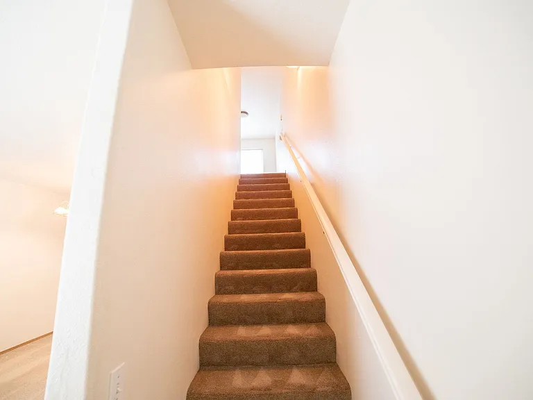 370 N Douglas St — Photo 14