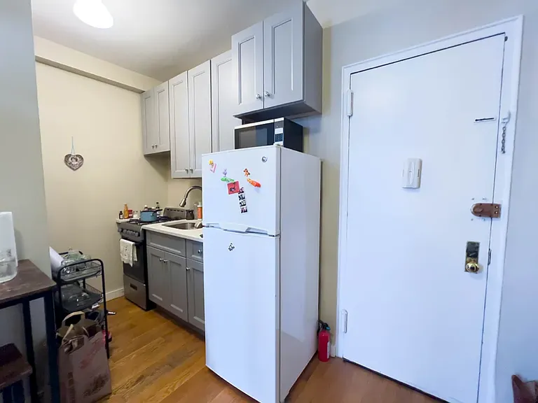 128 Thompson St #16 — Photo 1