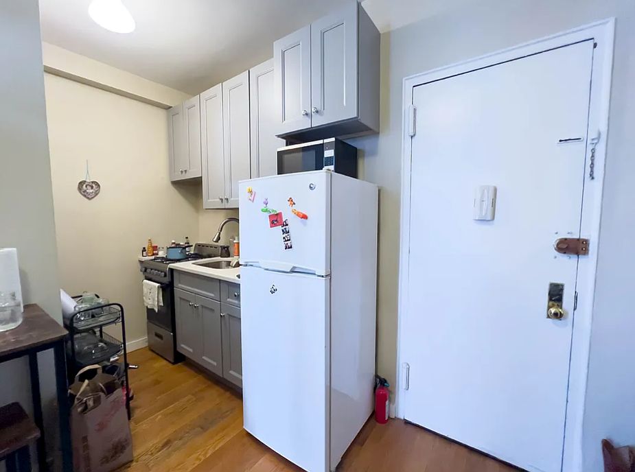 1st image of 128 Thompson St APT 16