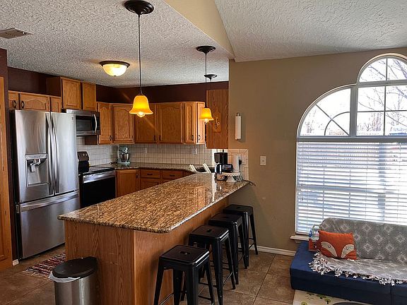 5th image of 225 Wilmington Cir