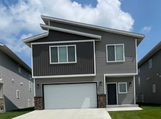 7478 24th St S, Fargo, ND 58104