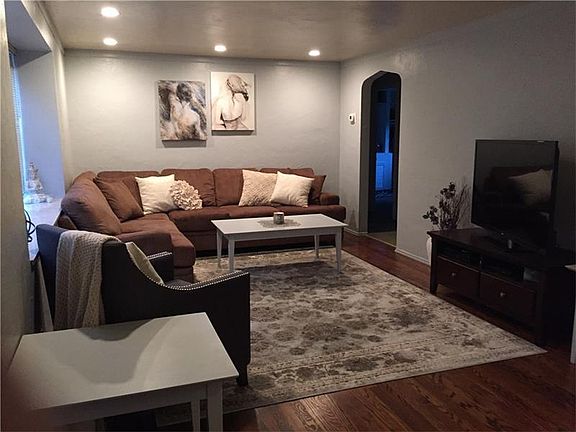 2nd image of 1056 Thornwood Dr