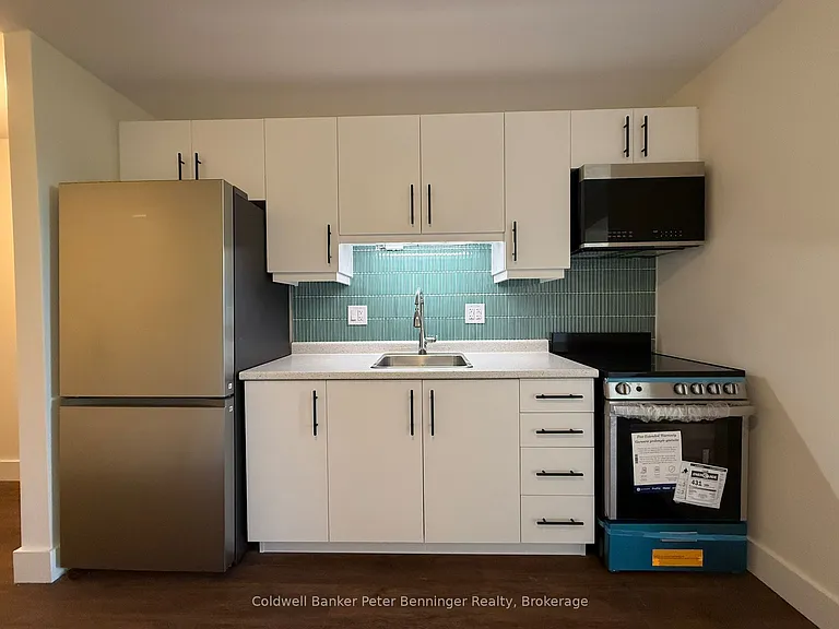 604 Queen St S #306 — Photo 3