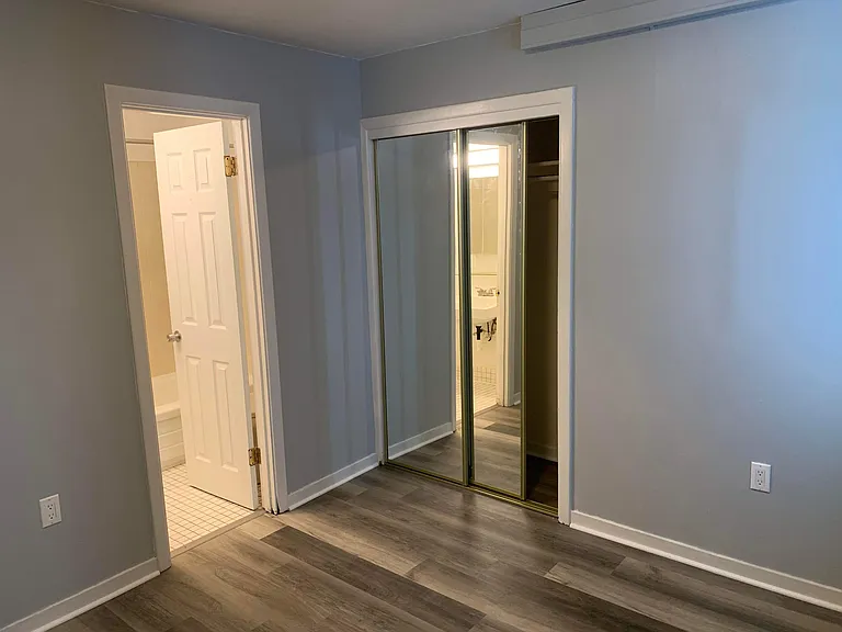 322 S Flower St #5 — Photo 6