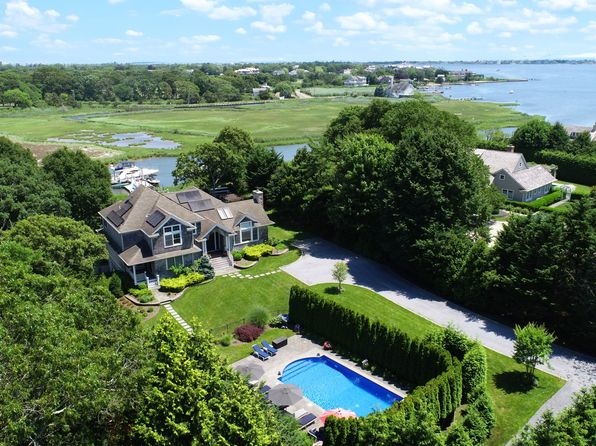 32 Honeysuckle Ln #C, Westhampton, NY 11977