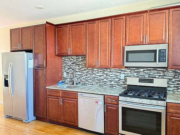 2nd image of 3236 Kennedy Blvd #5