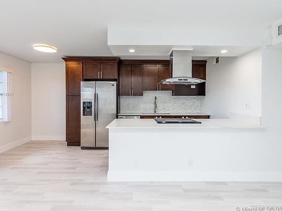 4th image of 4040 Harwood Dr #D