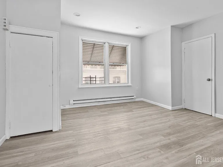 211 N 13th St #3 — Photo 4