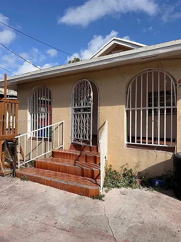409 NW 33rd St #1 Photo 1