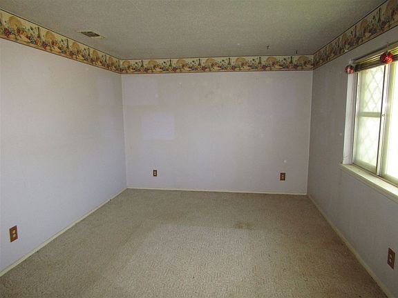 5th image of 102 NW 12th St