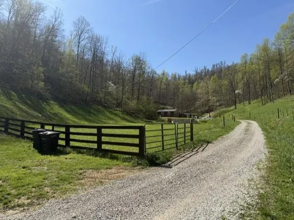270 Hannah Frk, Hagerhill, KY 41222