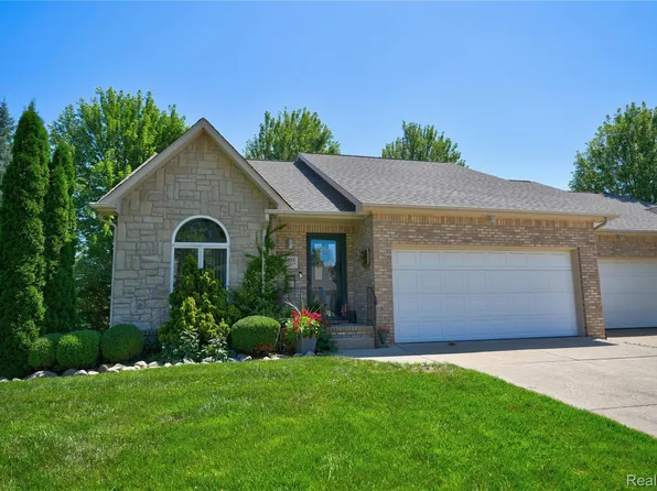 6093 Steeplechase Dr, Grand Blanc, MI 48439