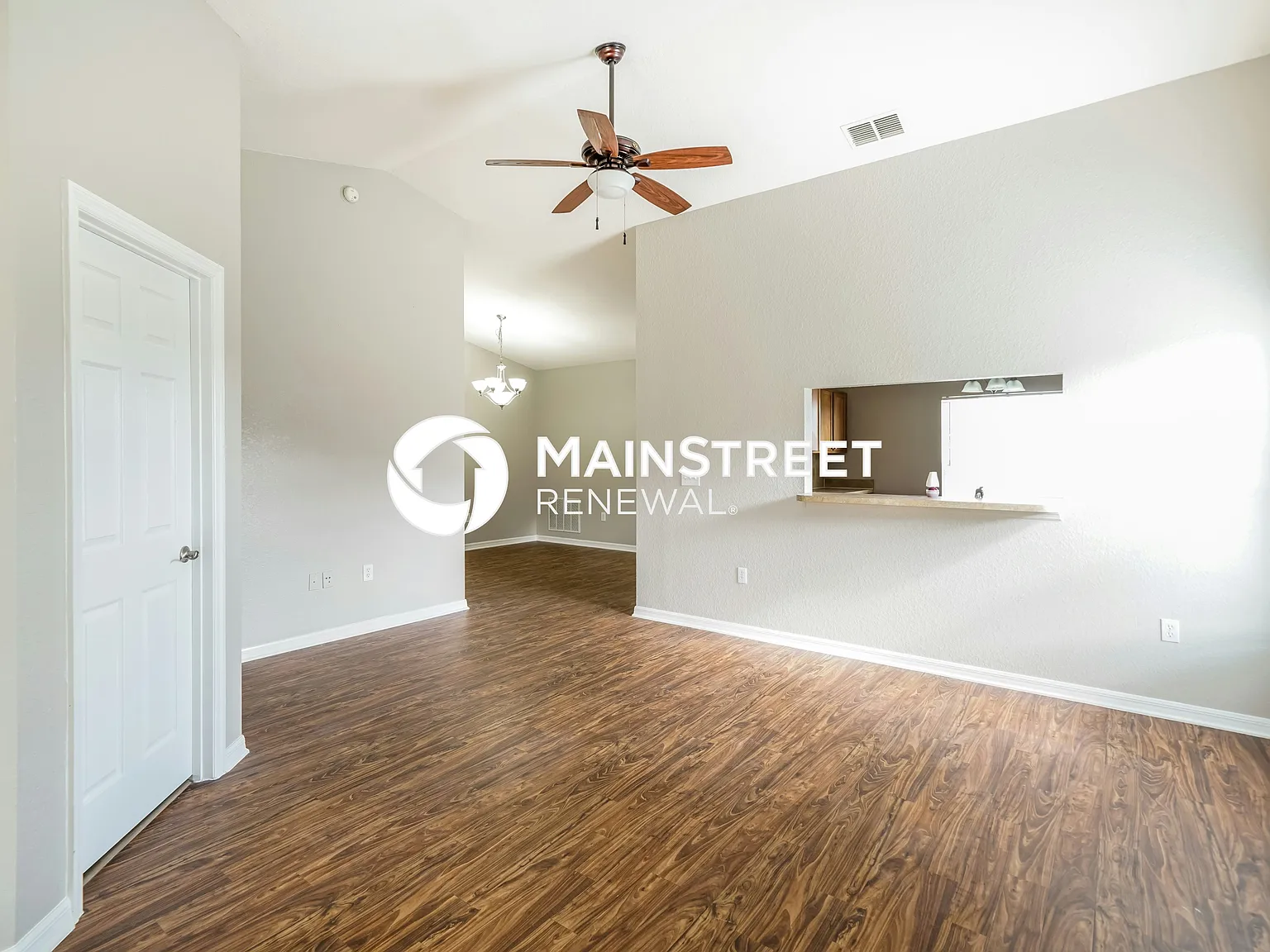 2049 Country Manor St — Photo 4
