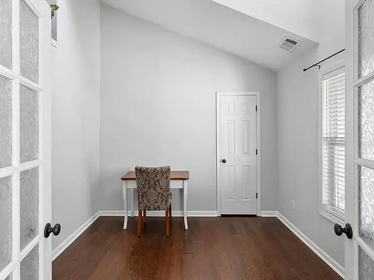 4015 Delamar Dr — Photo 6