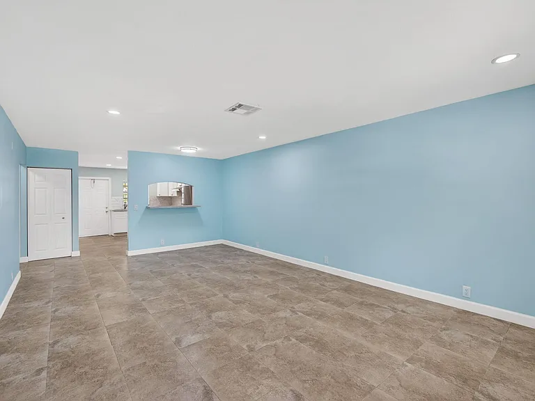 9484 Sun Ct — Photo 6