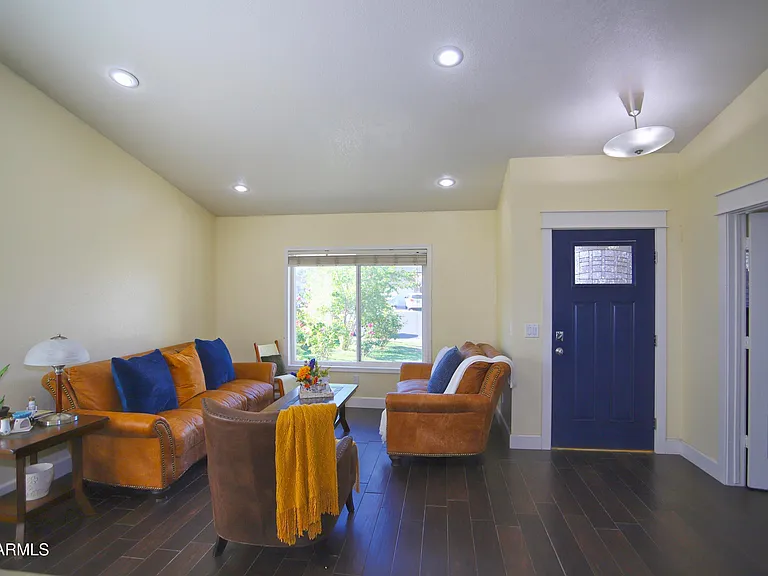 1317 E San Angelo Ave — Photo 11
