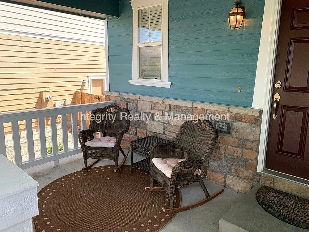 4 Bed, 3.5 Bath, 2380 Sqft - 4367 Prairie Rose Cir — Photo 2