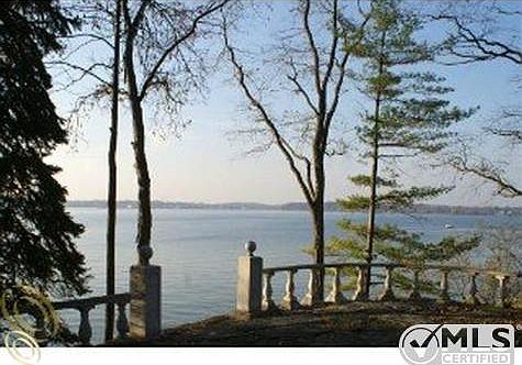 Cass Lakefront Lot on Erie Dr